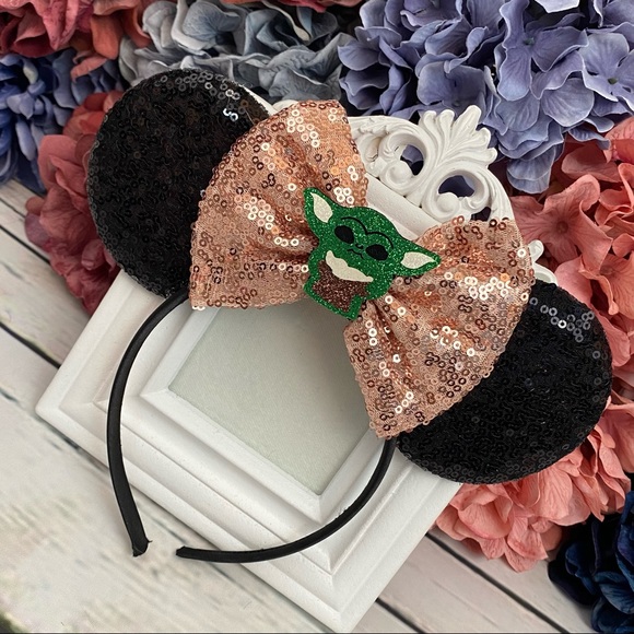 Minnie Mouse Star Wars Yoda Sequin Headband & Bow - Picture 4 of 12